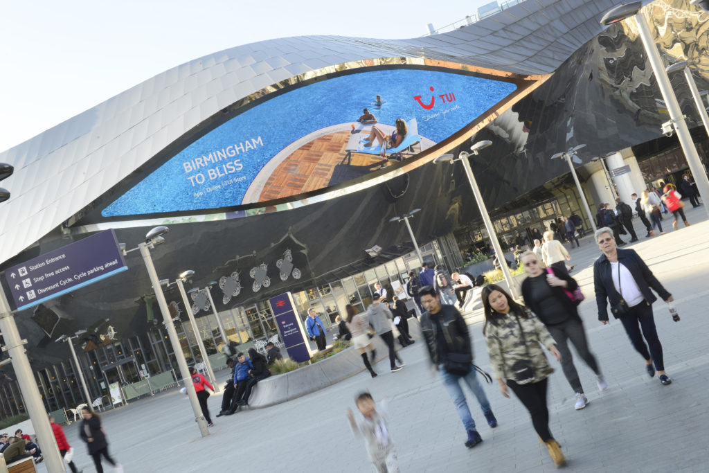 media-eye-01b-F0319-tui