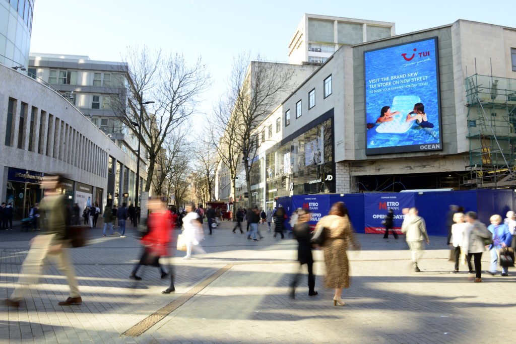 new-street-02-F0319-tui