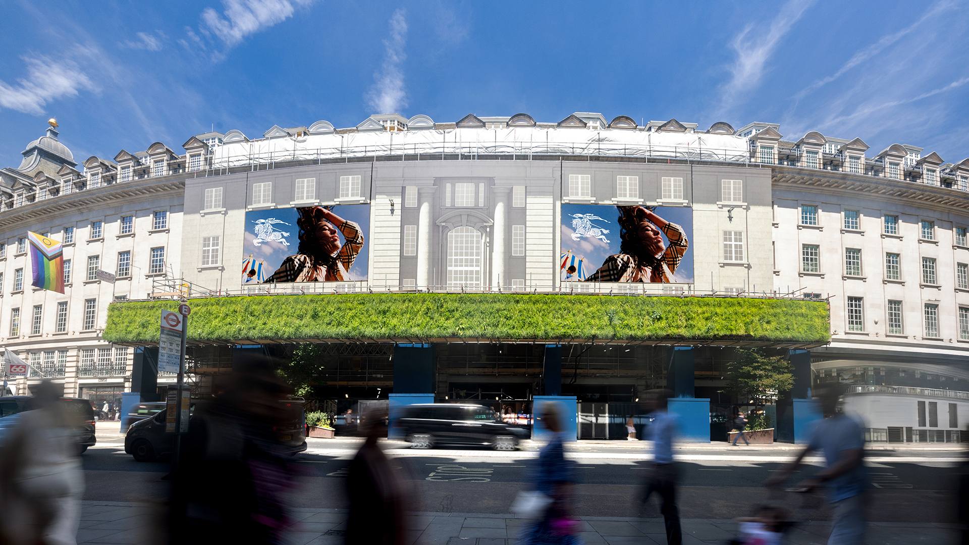 Burberry-Regent-St-Banners-jul26[59].jpg (2)
