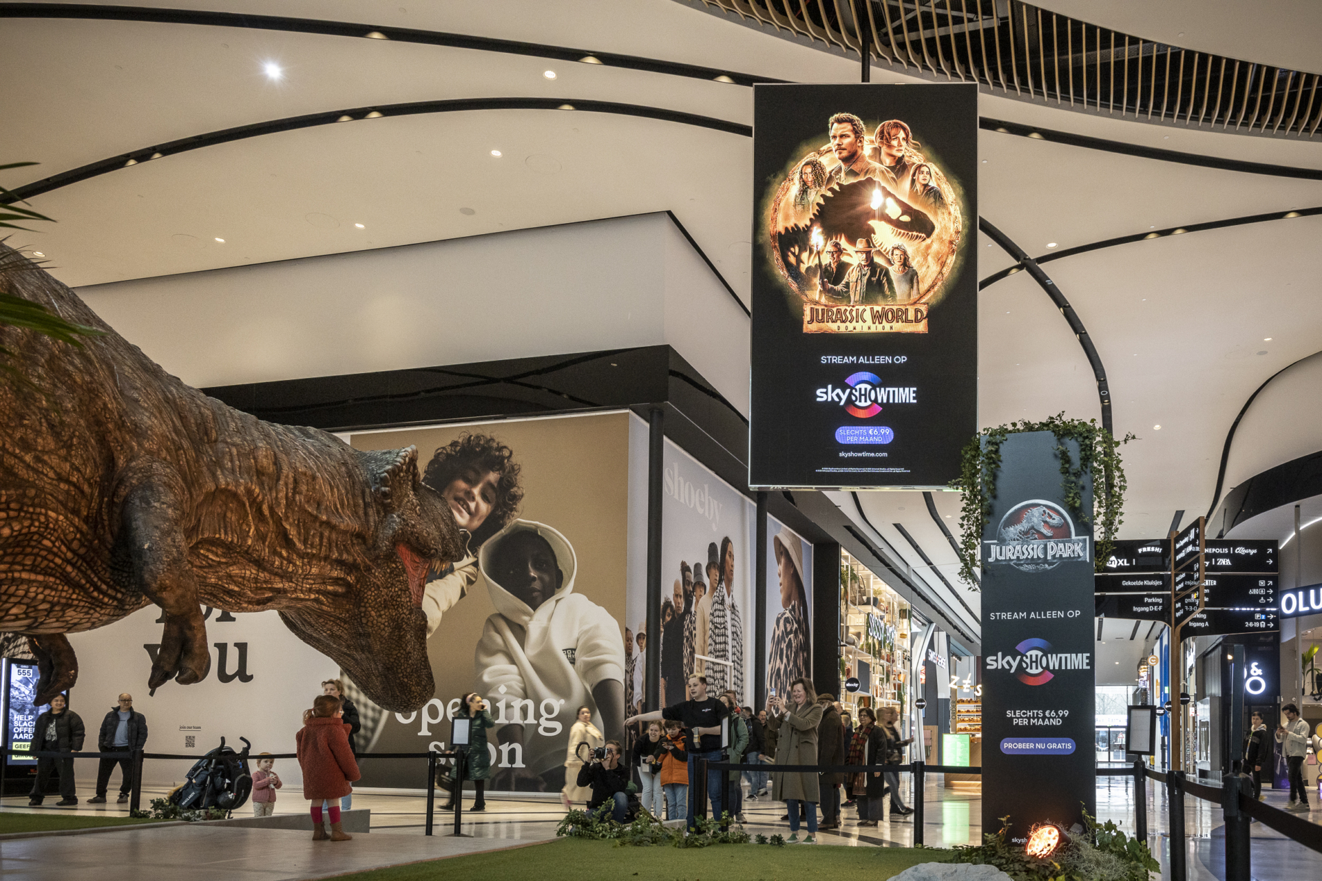 Ocean Outdoor_Westfield_Carousel_SkyShowtime_HR2