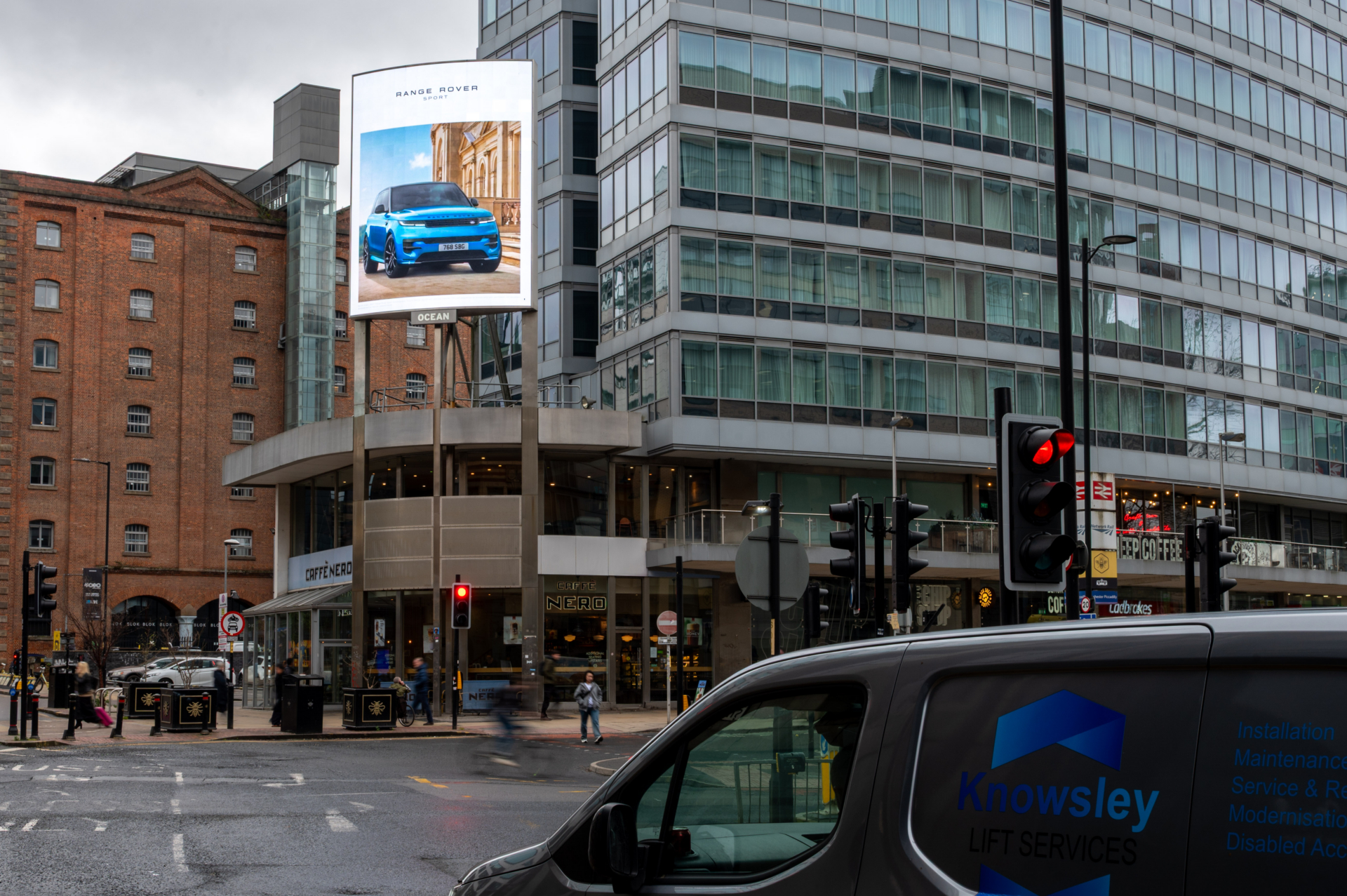 Range-rover-GatewayPiccadilly-Mar-26-1