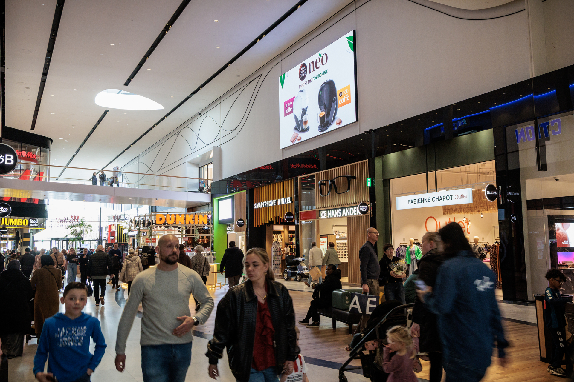 Ocean Outdoor_Leidschendam_Westfield_The Skywall_Nestle_HR1