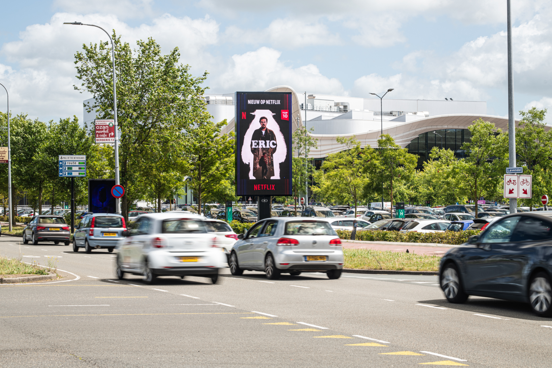 Ocean Outdoor_Westfield_Digital_The_Entrance_Netflix_HR1