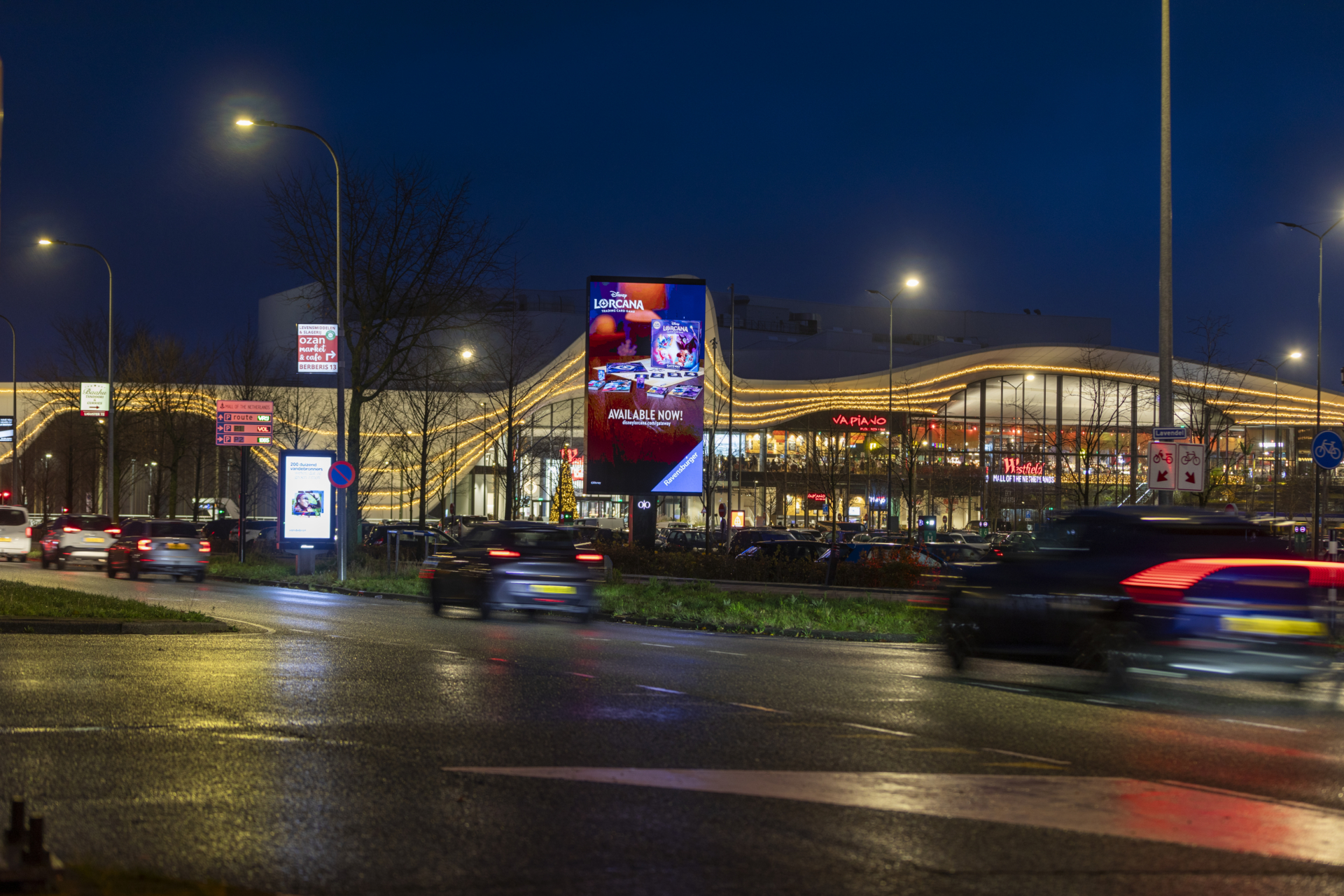 OceanOutdoor_WestfieldMall_Entrance_Ravensburger_HR1.jpg_2