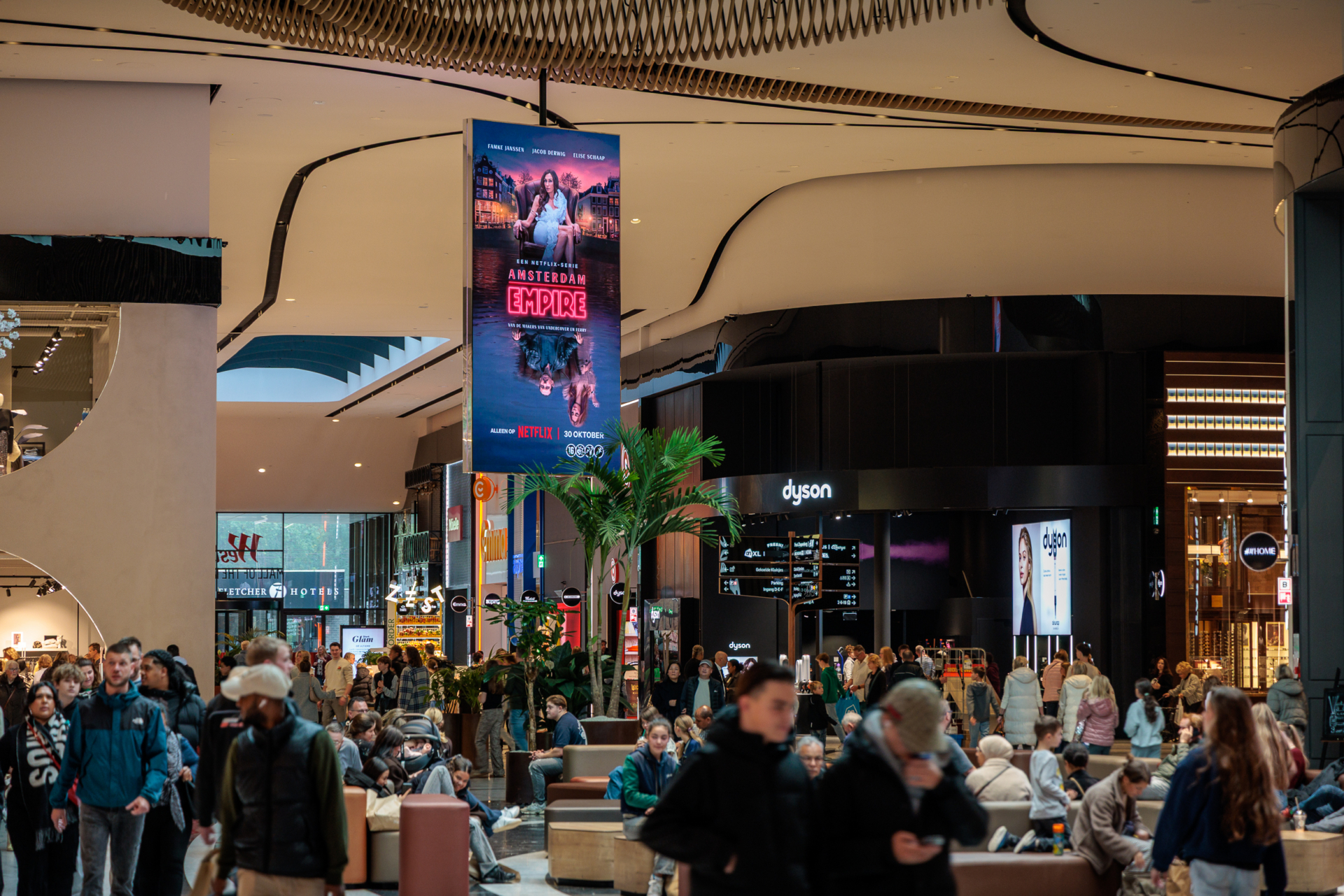 OceanOutdoor_Westfield_Carousel_NetflixAmsterdamEmpire_HR1 (6)
