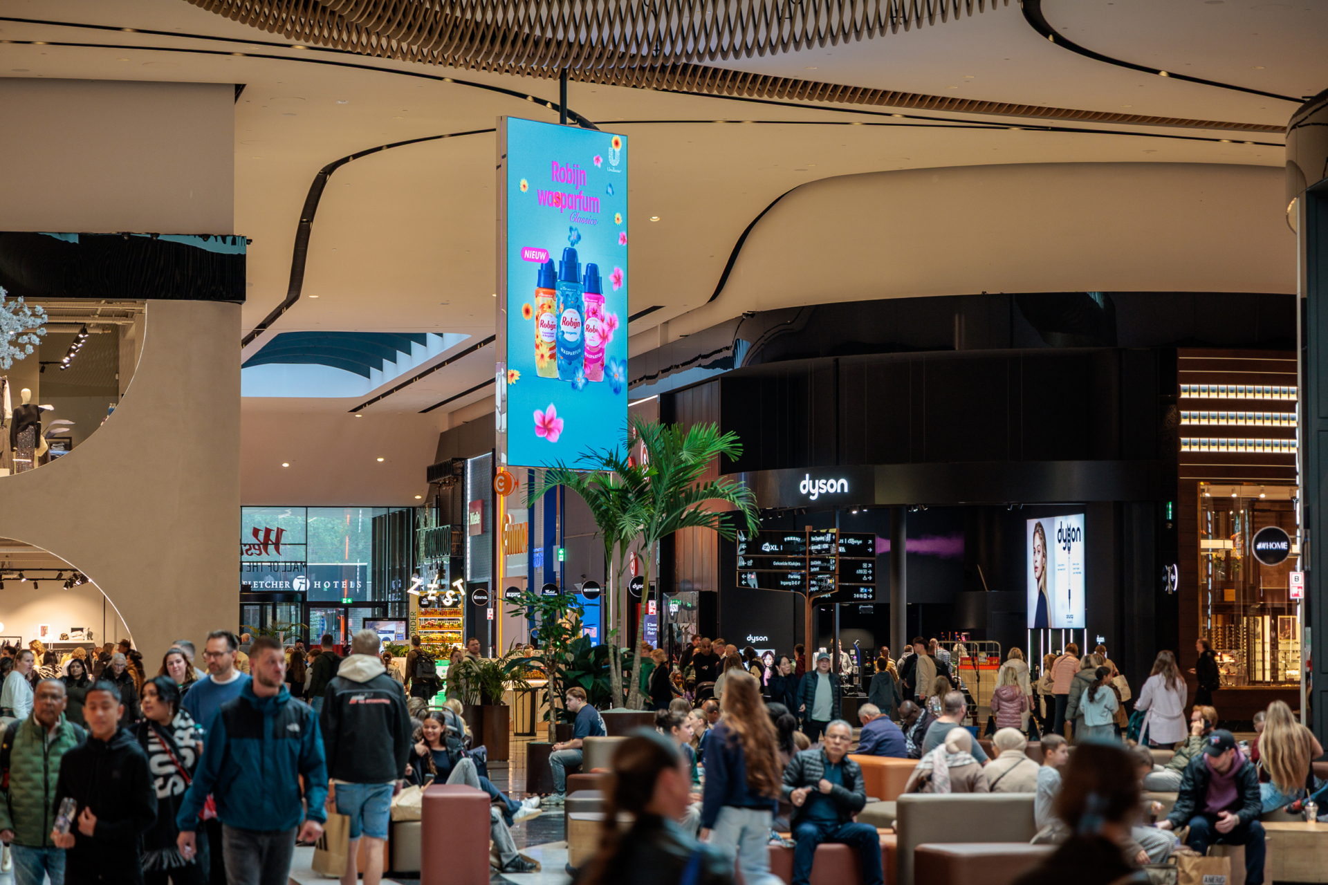 OceanOutdoor_Westfield_Carousel_Robijn_HR1 (2)