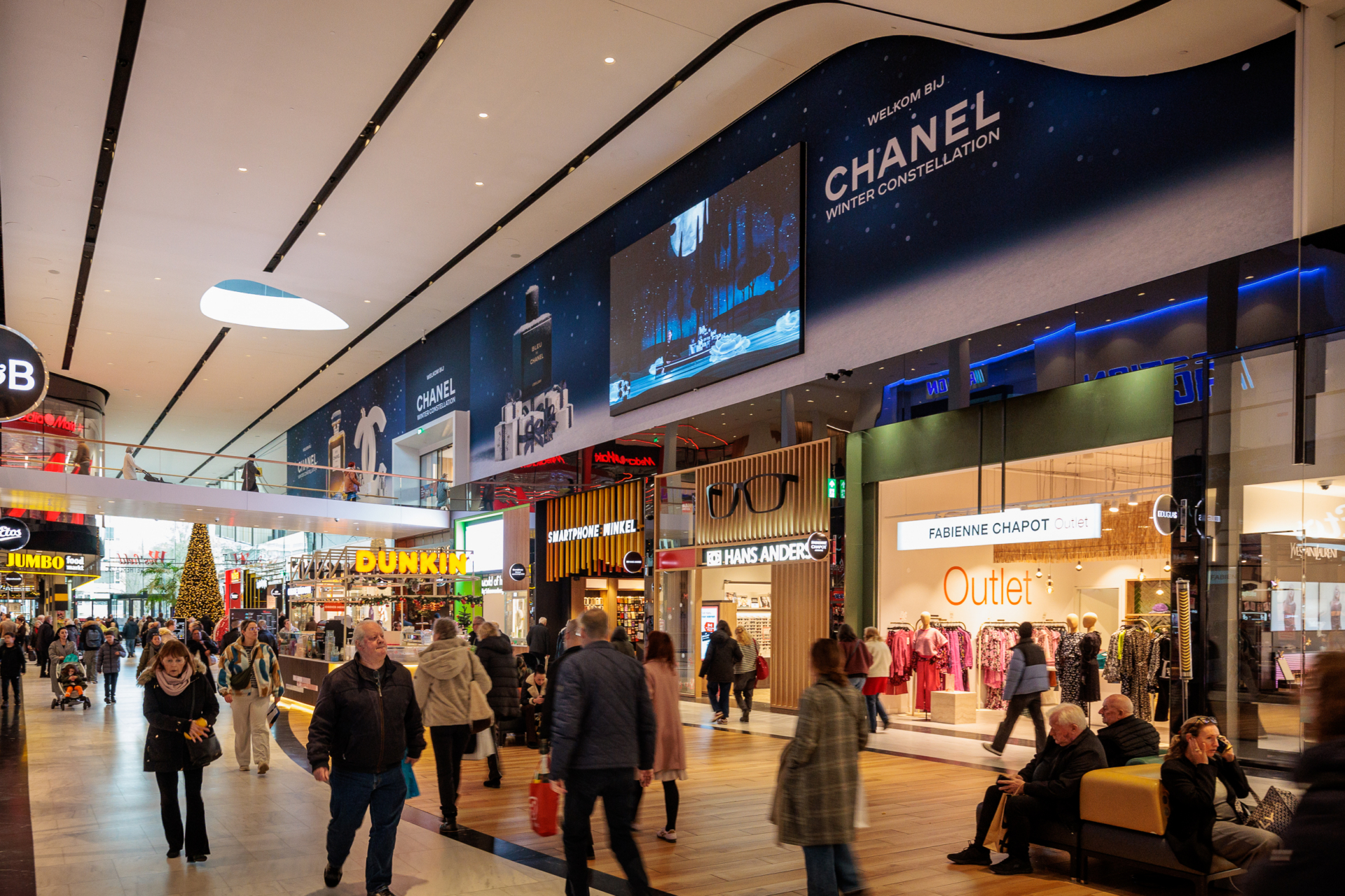 OceanOutdoor_Westfield_Skywall_ChanelDomination_HR1