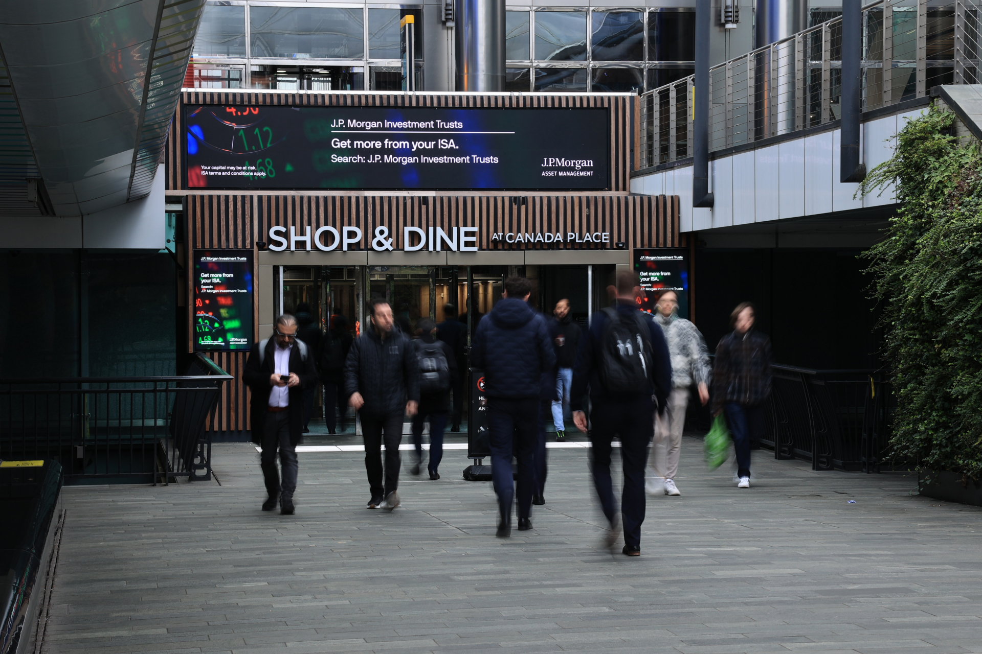 JP-Morgan-Screens@Crossrail-Mar-26-2