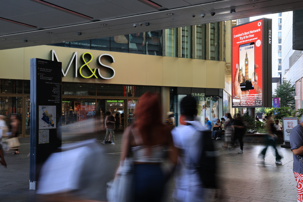 Vodafone, StreetTotem, Jun '25 1