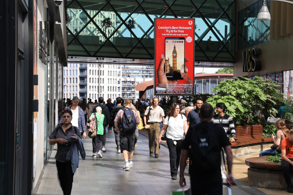 Vodafone, StreetTotem, Jun '25 1