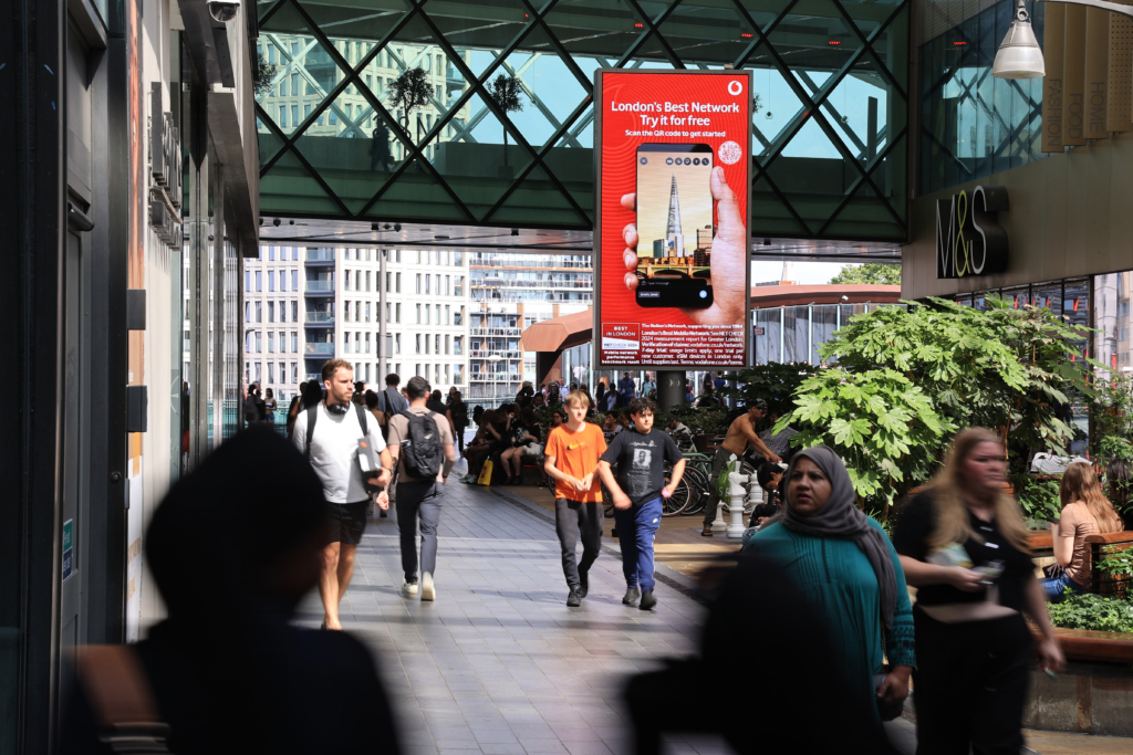 Vodafone, StreetTotem, Jun '25 2