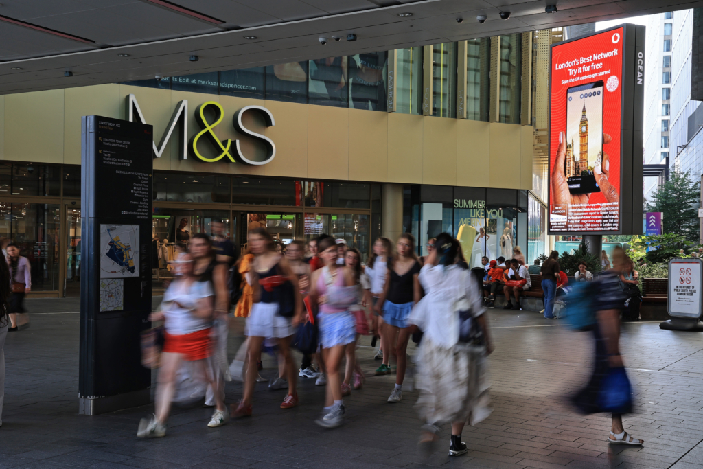 Vodafone, StreetTotem, Jun '25 3