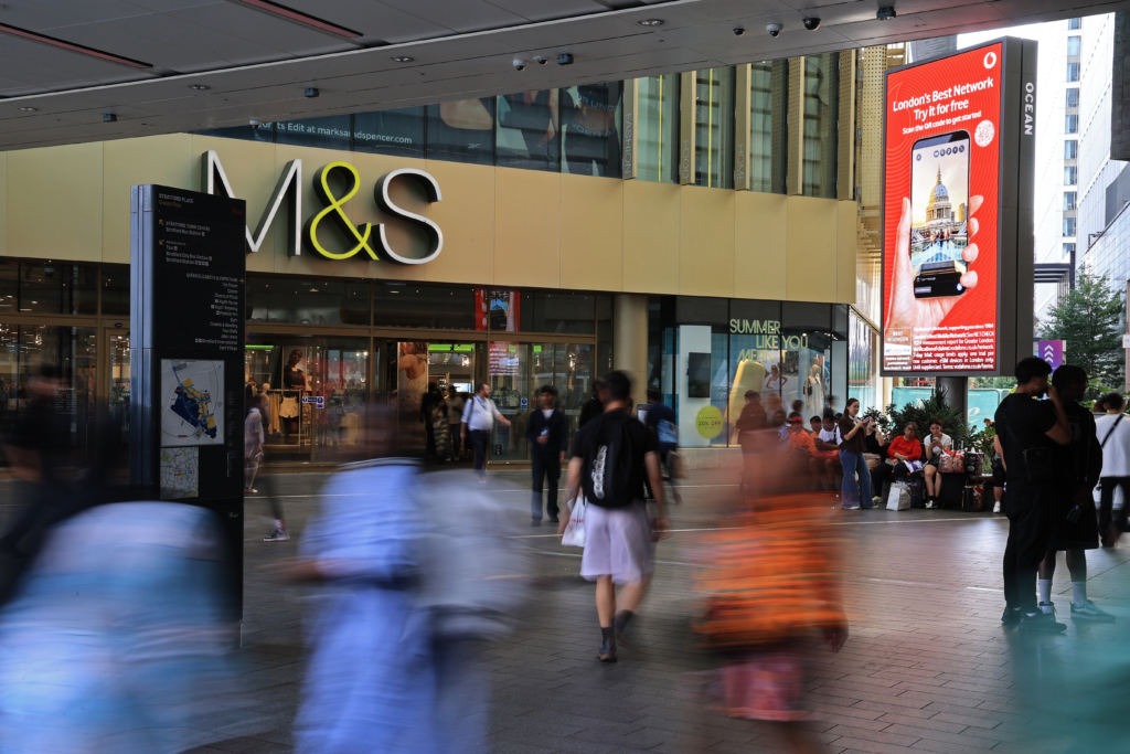 Vodafone, StreetTotem, Jun '25 4