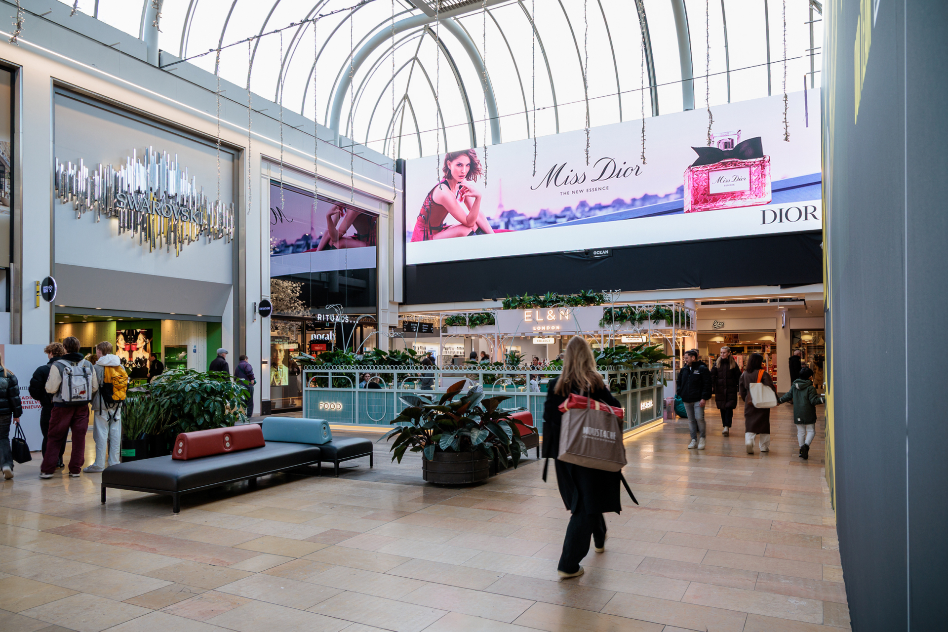 OceanOutdoor_Amstelveen_Binnenhof_Dior_HR1