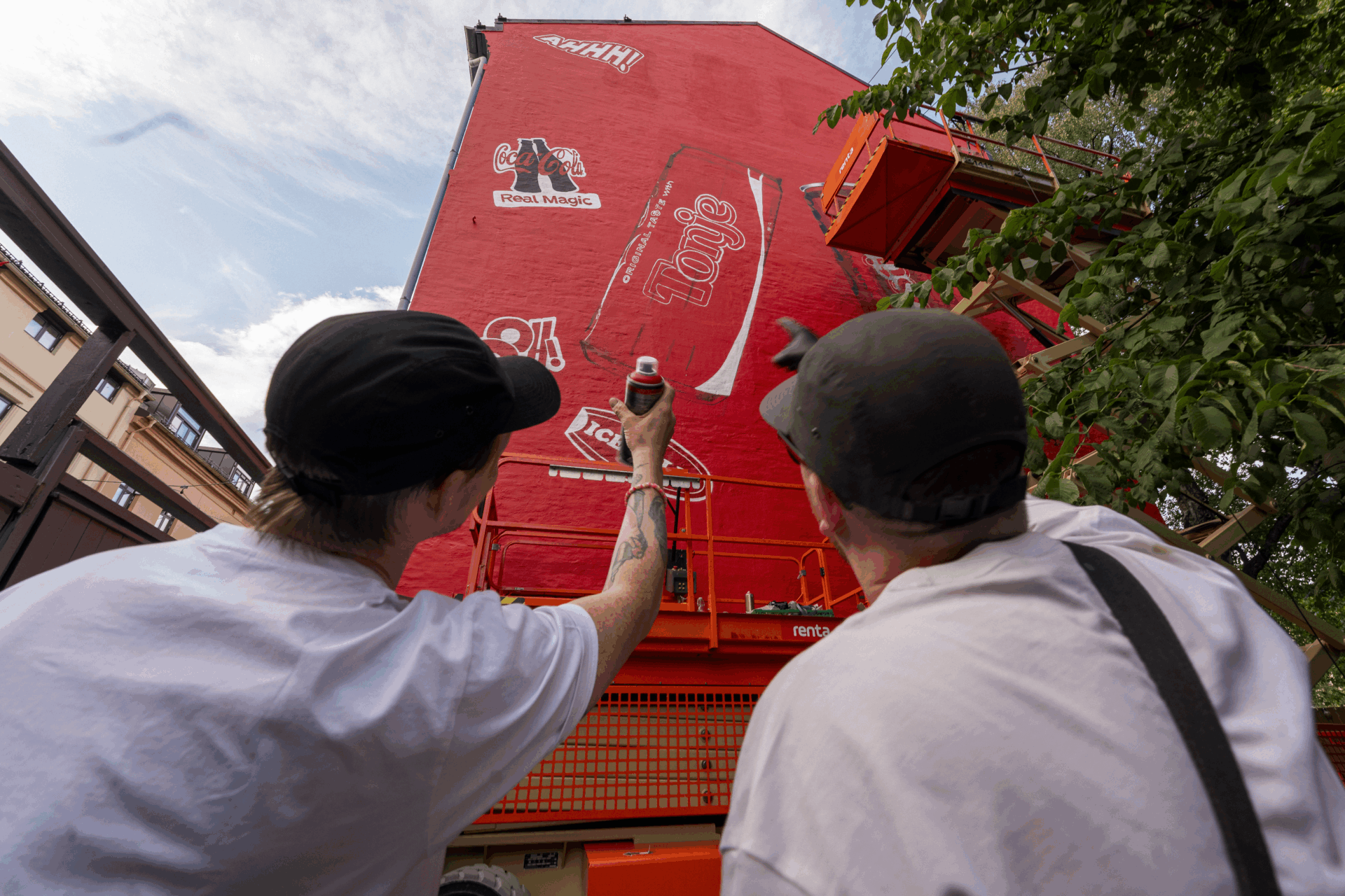 Coca-Cola mural BTS @sebelos_8