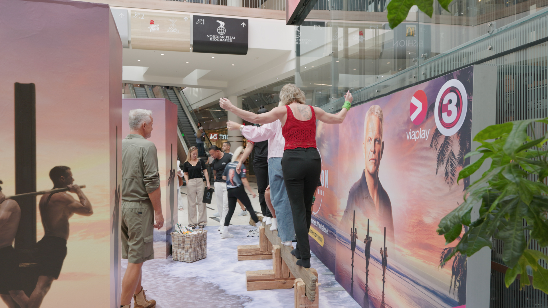 HCR_8862.00_00_27_04.Still018