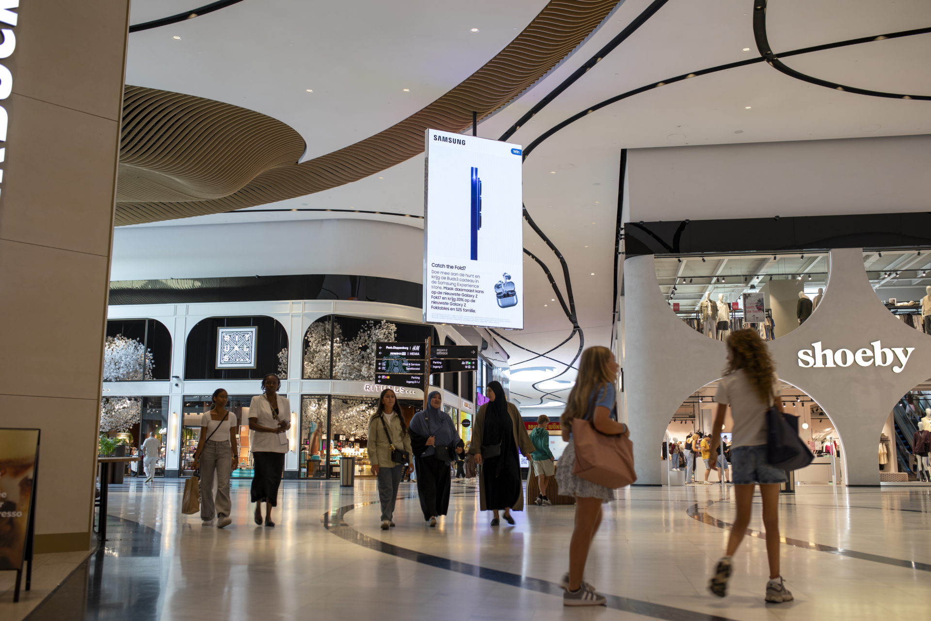 OceanOutdoor_WestfieldCarousel_Samsung_HR1.jpg_1