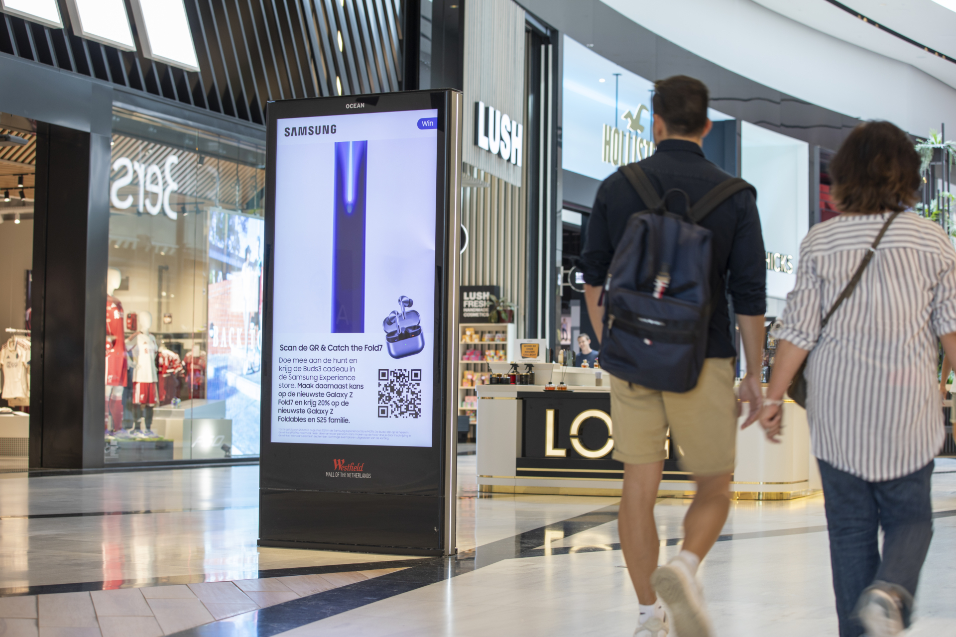 OceanOutdoor_WestfieldSkyTotem_Samsung_HR1.jpg_4