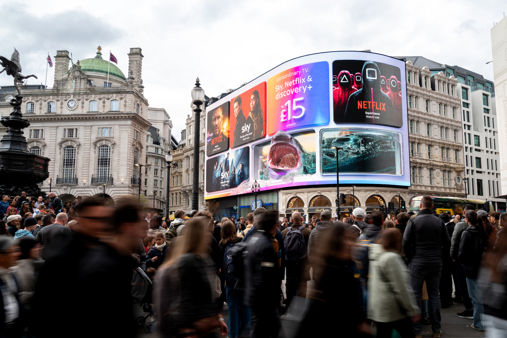 Sky Creative Piccadilly Lights MAA1