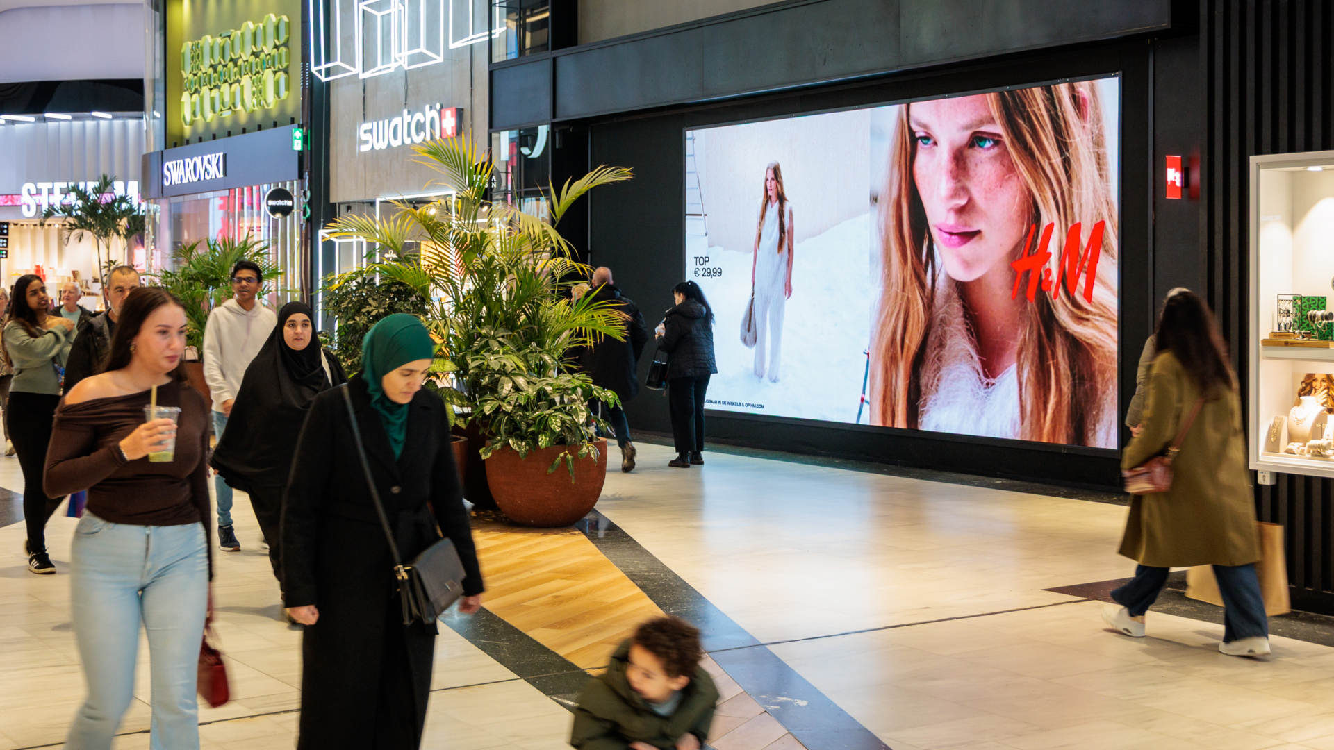 OceanOutdoor_Westfield_Eglantier_H&M_HR1