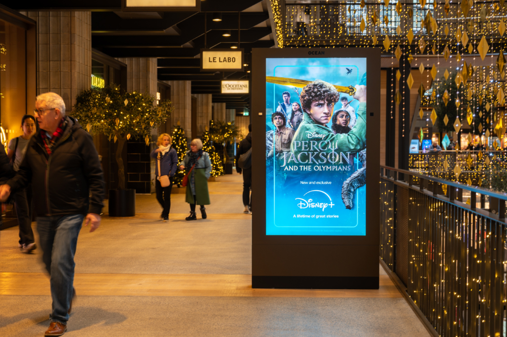 Disney, Battersea, Dec-25-41