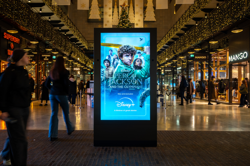 Disney, Battersea, Dec-25-81