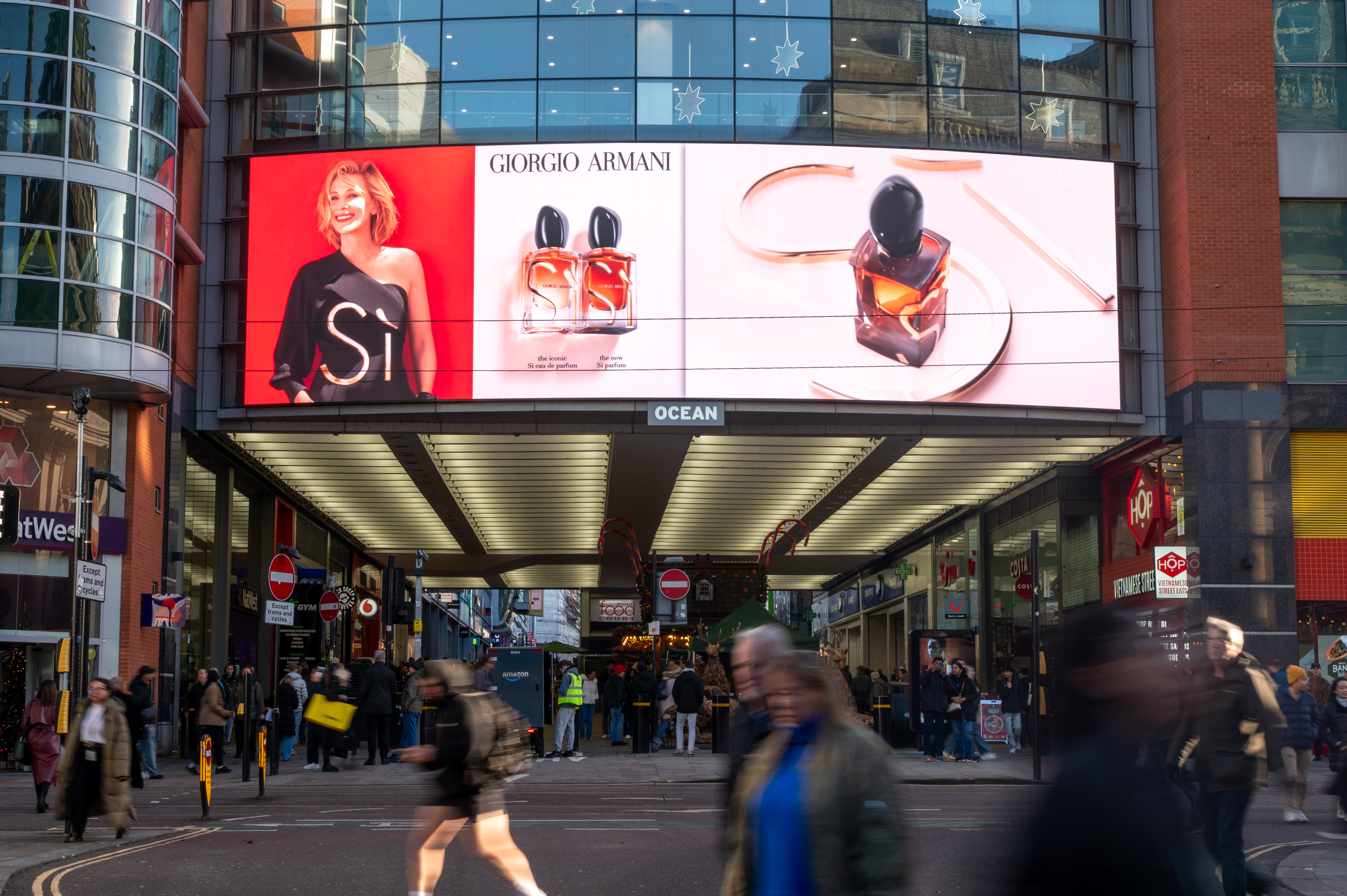 Giorgio-Armani-Arndale-Dec-25-7