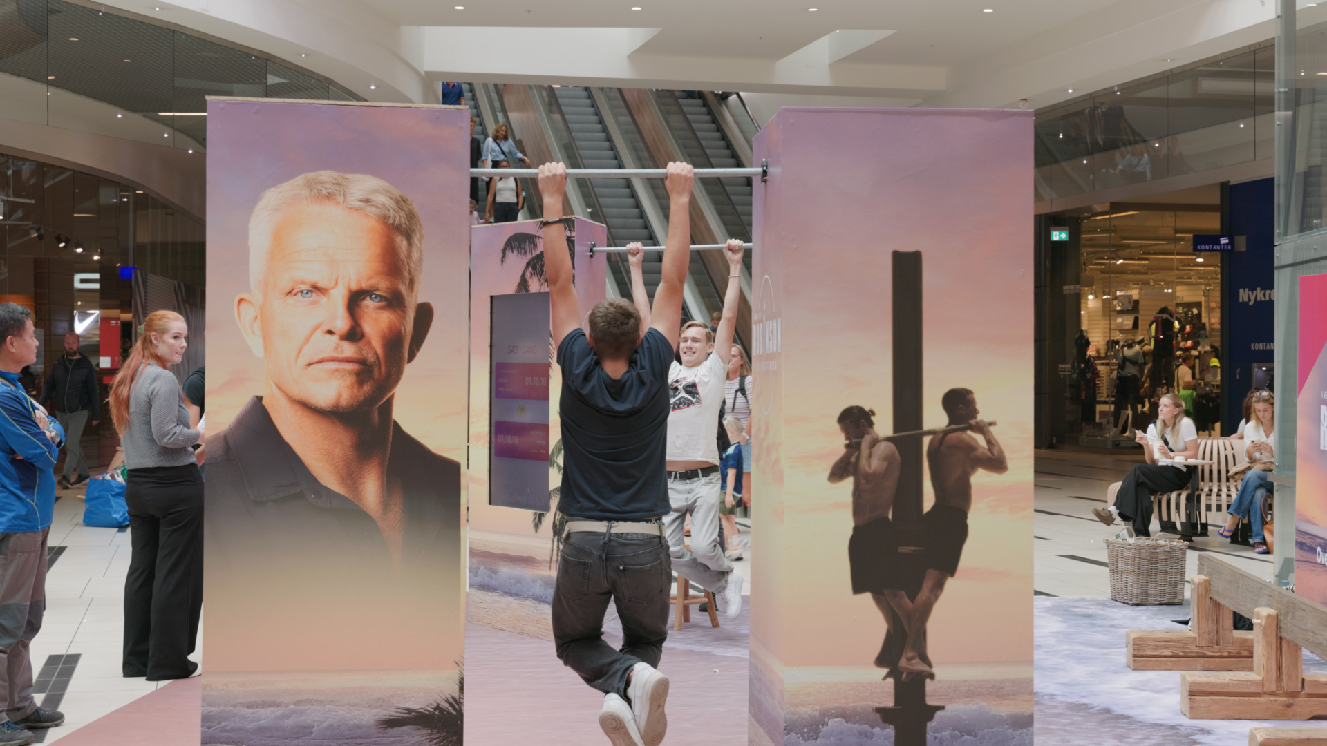 HCR_8862.00_00_19_13.Still013