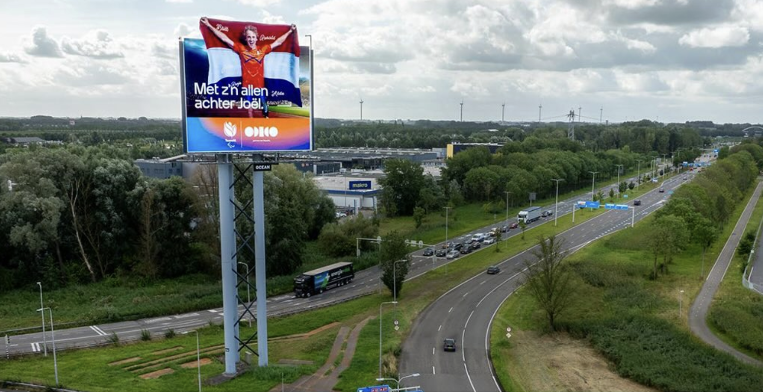 Ocean Re-use-your-banner roadside