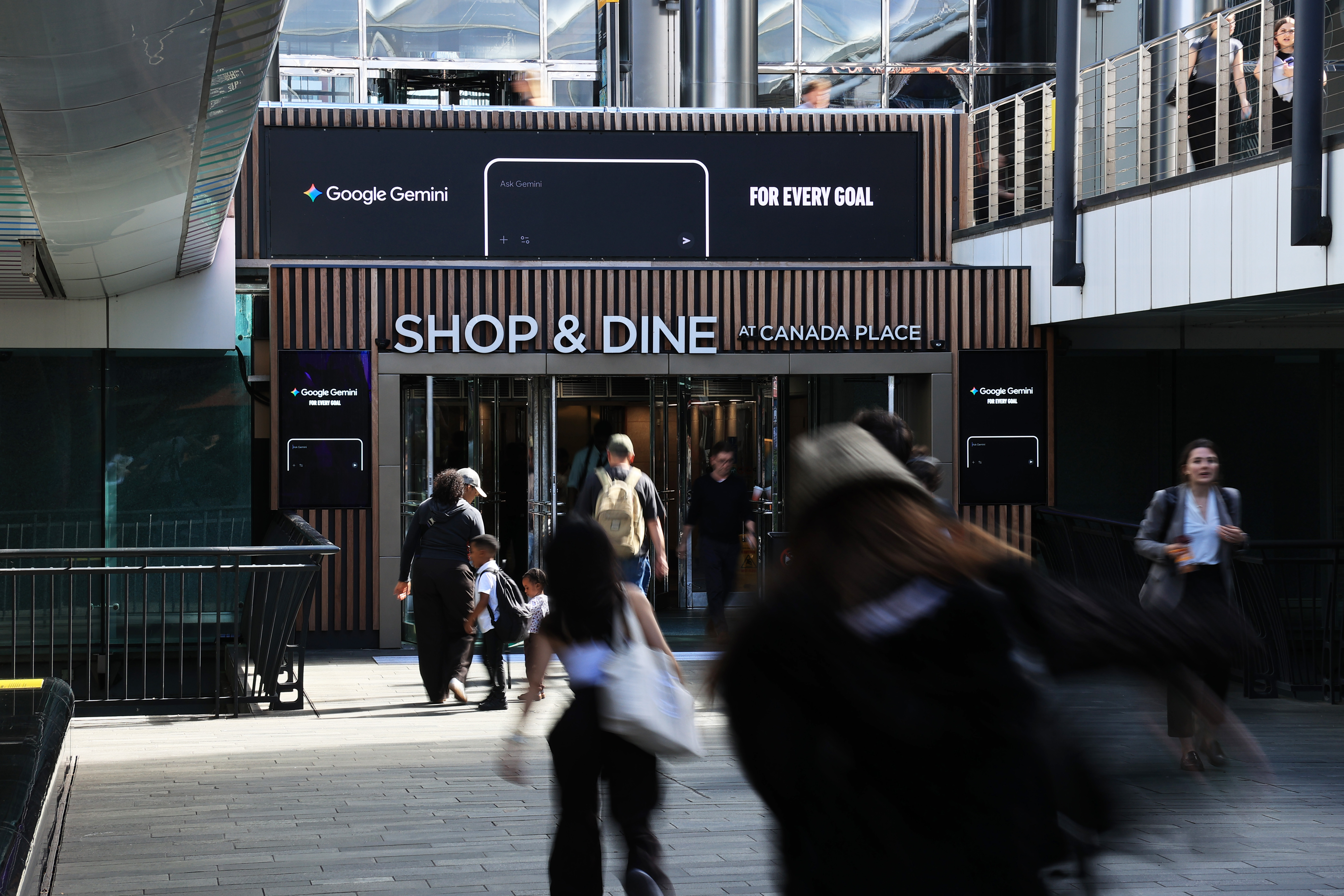 Google, Screens@Crossrail, Jun '26 1