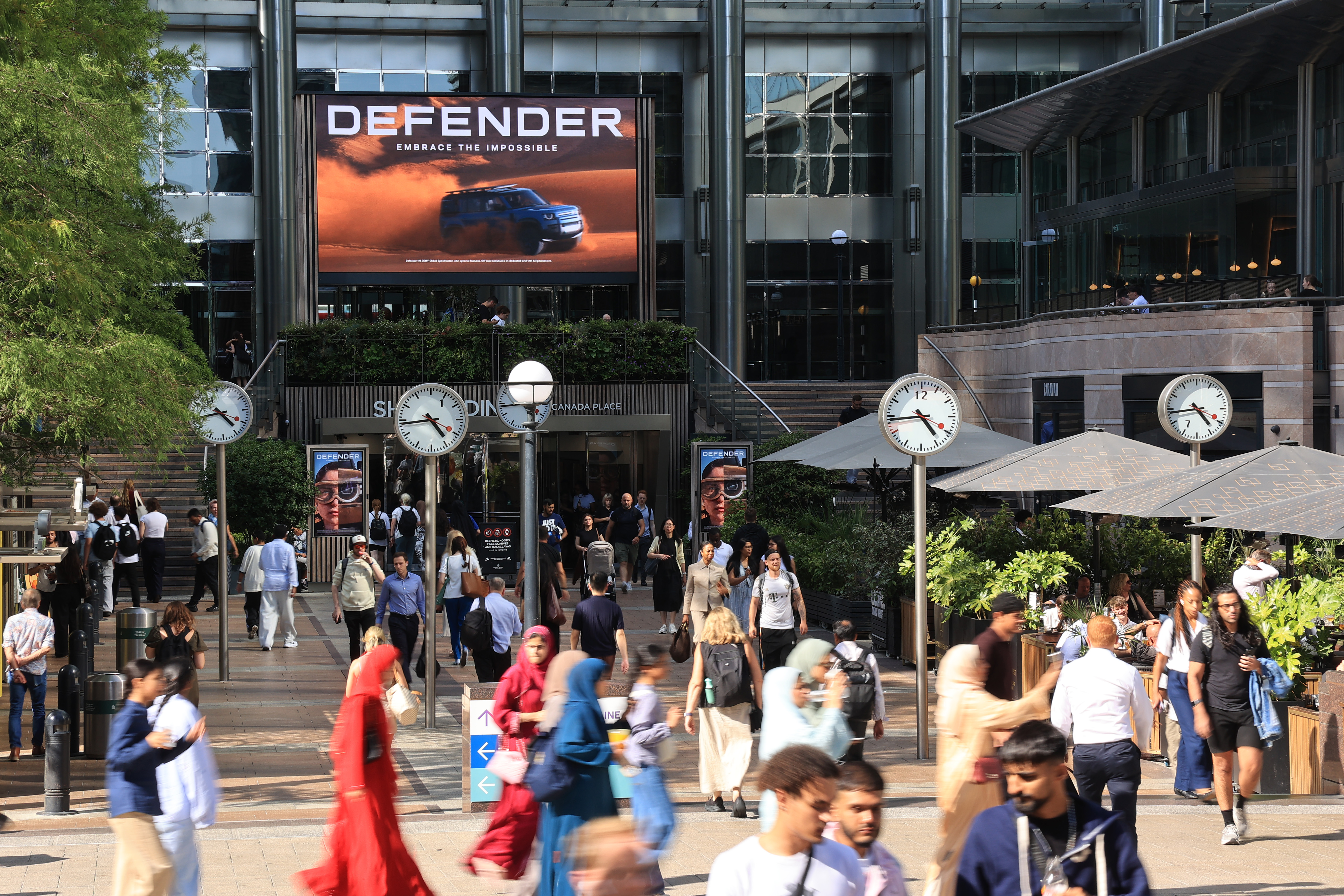 Land-Rover-Screens@Reuters-Jul-26-1