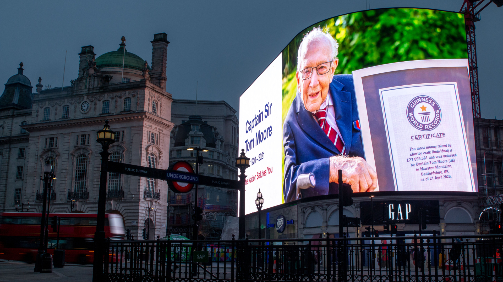 Captain-Tom-Memorial-Piccadilly-Lights-©Ocean-2021-2.jpeg